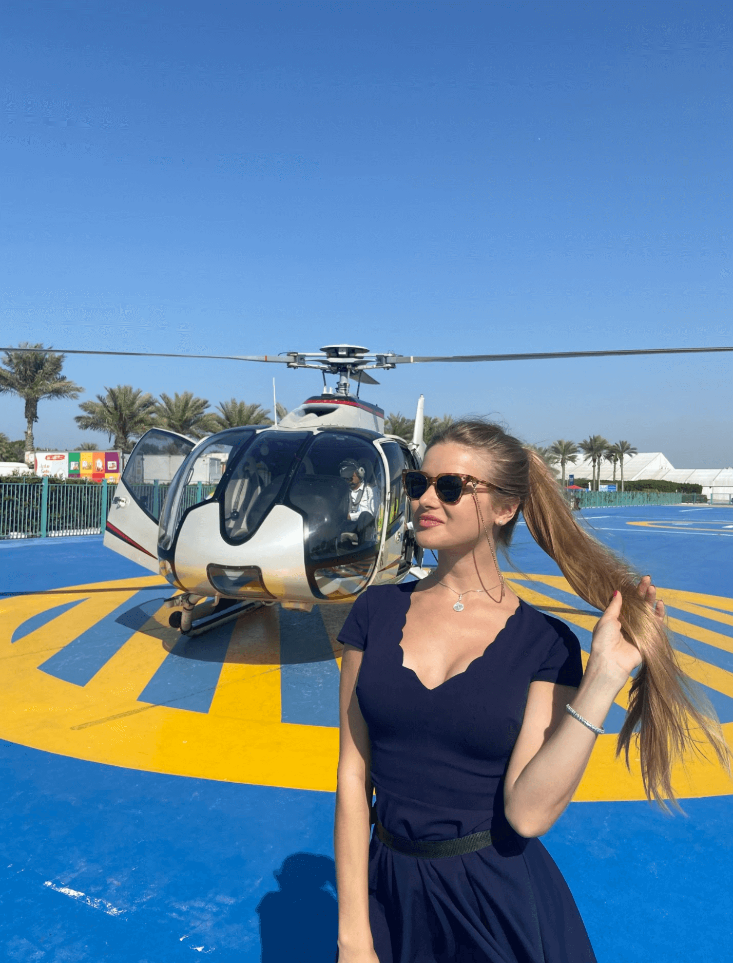 17 mins Helicopter Tour - Atlantis Happy Guest l Helicopter Tour Dubai l Dubai Helicopter Tour l Book A Helicopter Tour l Aerial Ride in Dubai l Helicopter Tour Over Dubai l Helicopter ride in Dubai